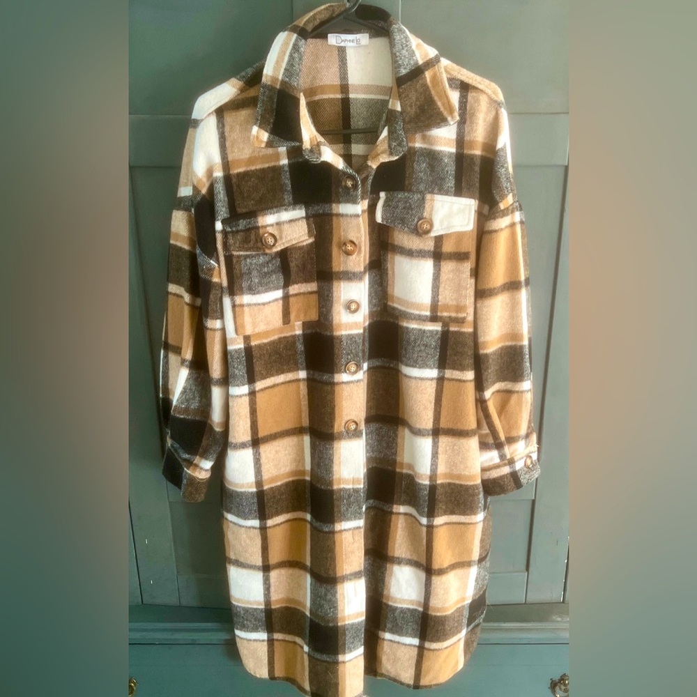 Daphne Lo Women’s Black And Tan Longline Shacket Size L